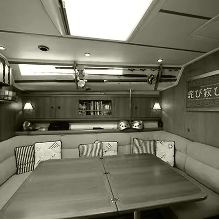 Wabi Sabi Sailing Bateau-hôtel *
