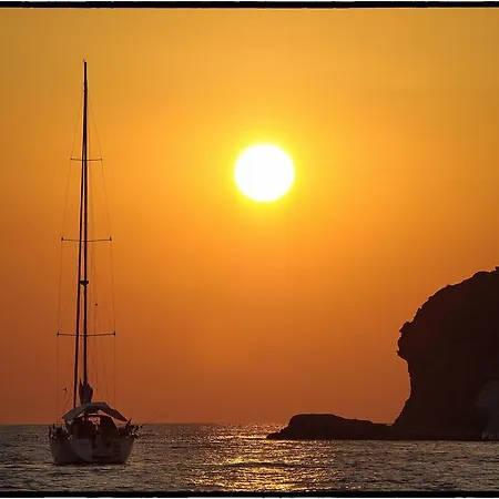 Wabi Sabi Sailing Bateau-hôtel