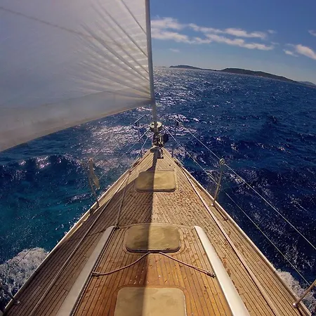 Wabi Sabi Sailing Bateau-hôtel